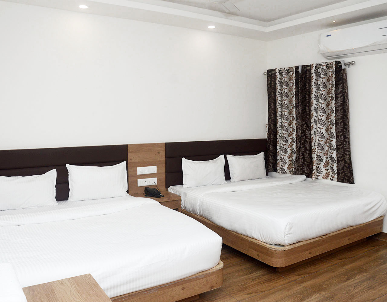 4 Bed Room at Hotel Kutchi Palace Dwarka